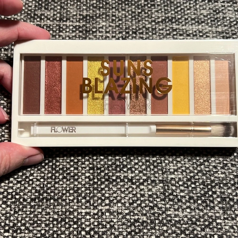 NWT Flower Suns Blazing Eyeshadow Palette